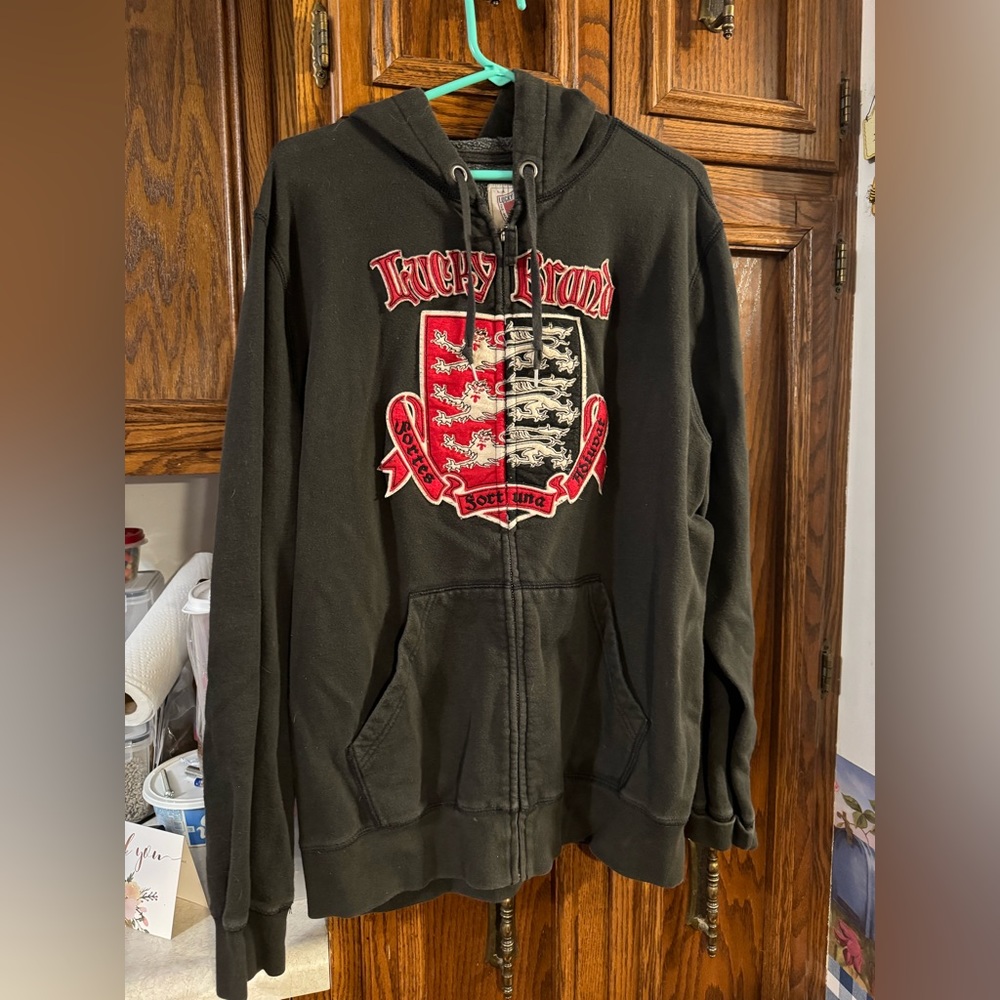 Lucky brand sweatshirt with crest logo, almost brand, new size extra large